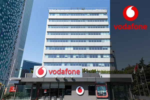 İDESİS Mühendislik tarafından Vodafone Maslak Genel Merkez CEO Toplantı Odası projesinde otomasyon, profesyonel ses ve görüntü sistemleri entegre edilmiştir. Yönetici toplantıları için yüksek performanslı AV altyapısı ve merkezi kontrol sistemi uygulanarak kullanım kolaylığı ve güvenilirlik ön planda tutulmuştur.