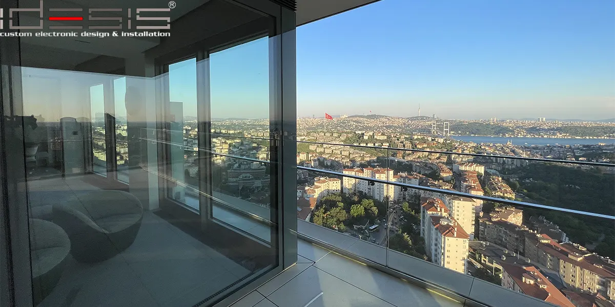 Zorlu Residence projesinde uygulanan Control4 akıllı ev otomasyonu ve aydınlatma kontrol paneli.